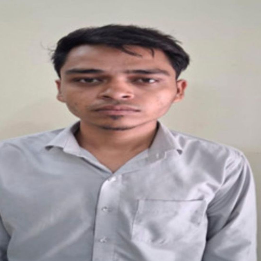 फर्जी सिम कार्ड उपलब्ध कराने वाला इनामी आरोपी गिरफ्तार:सिम बॉक्स से चल रहा था अवैध टेलीफोन एक्सचेंज, 43 सिम कार्ड में अधिकांश दिलवाए थे
