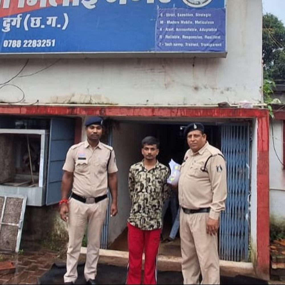ऑनलाइन ठगी की रकम निकालने वाला राजस्थान से गिरफ्तार:दूसरों के बैंक खातों में आती थी ठगी की रकम, राजस्थान का युवक निकालकर करता था इस्तेमाल; गिरफ्तार कर भेजा जेल