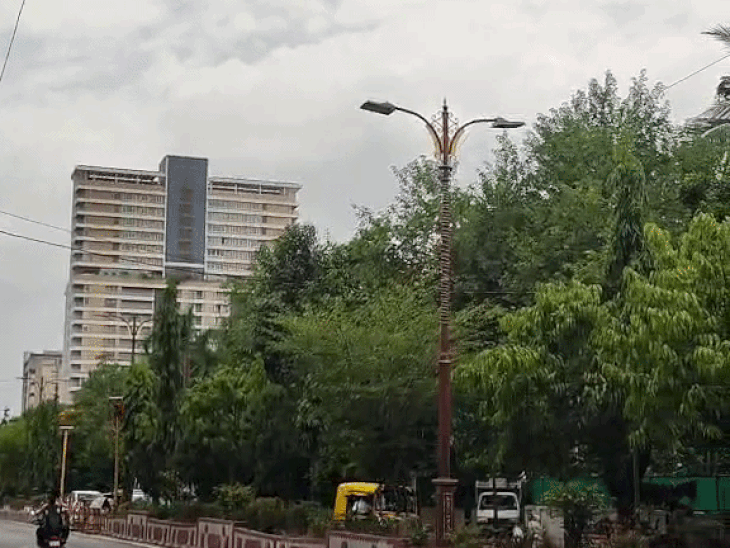 उदयपुर में 4 से 7 सितंबर तक बारिश की संभावना:दोपहर बाद बदला मौसम, तापमान में गिरावट; अब तक औसत से 36 प्रतिशत कम बरसात