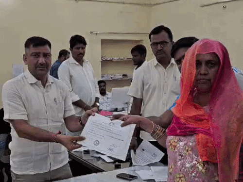 जैसलमेर में पूर्व पालिका अध्यक्ष की पत्नी निर्विरोध पार्षद बनीं:भाजपा और पांच निर्दलीय प्रत्याशियों ने नामांकन वापस लिया