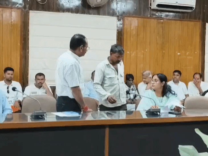 'अलमारी' चुनाव चिह्न बना निर्दलीयों की पहली पसंद:11 उम्मीदवारों को मिला; किसी को चूड़ी, किसी को गोभी का फूल पसंद