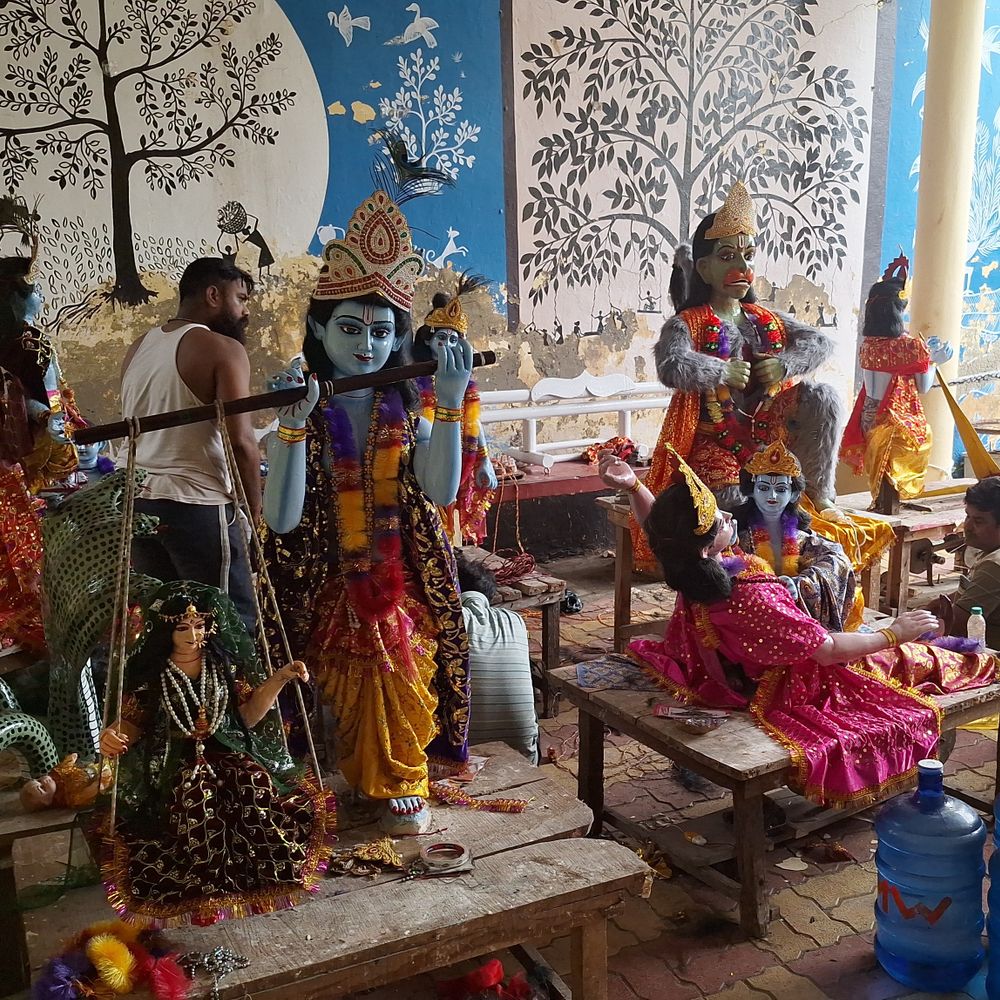 गाजीपुर कलेक्ट्रेट में आज से जन्माष्टमी मेले की रौनक:रातभर चली तैयारियां, स्वचालित झांकियां होंगी आकर्षण; सजने लगेंगी खिलौनों और खान-पान की दुकानें