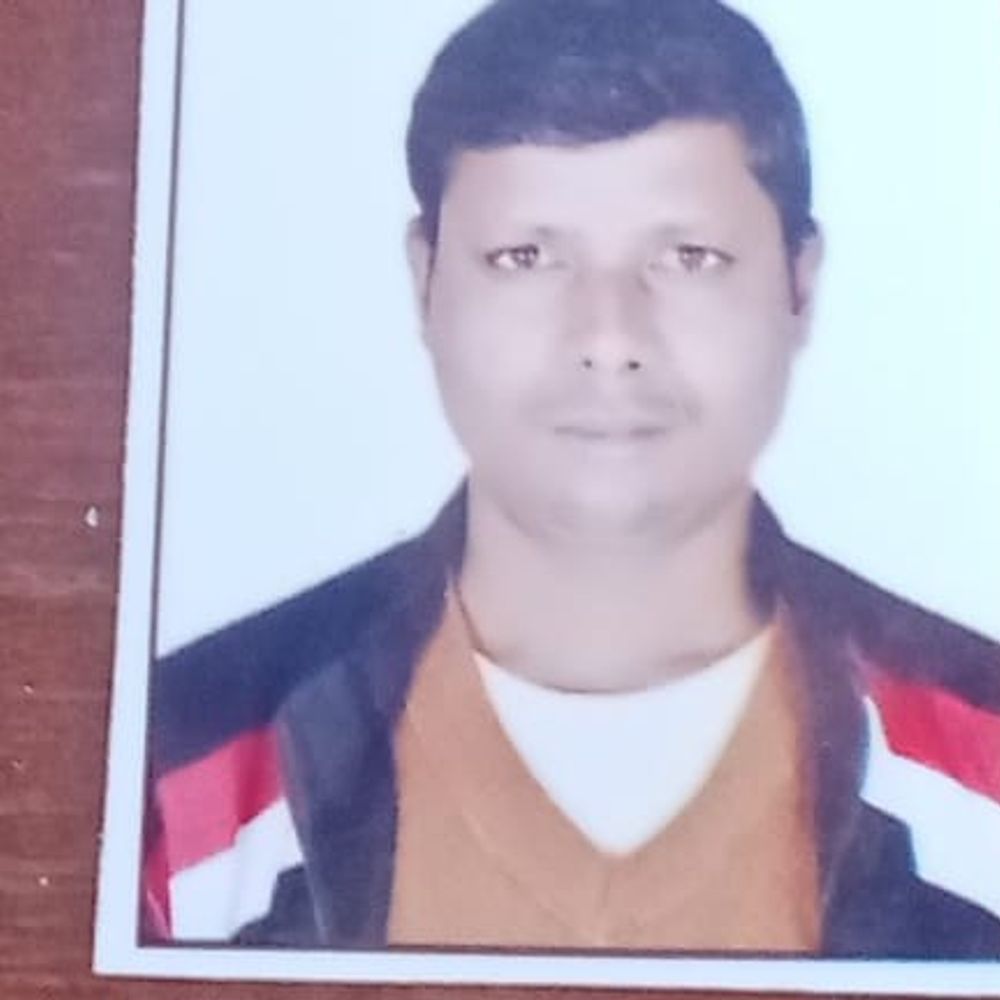 औरैया में सफाई कर्मी का शव पेड़ पर लटका मिला:घर से 2 किमी दूर बबूल के पेड़ से लटकता मिला, पुलिस ने पोस्टमार्टम के लिए भेजा