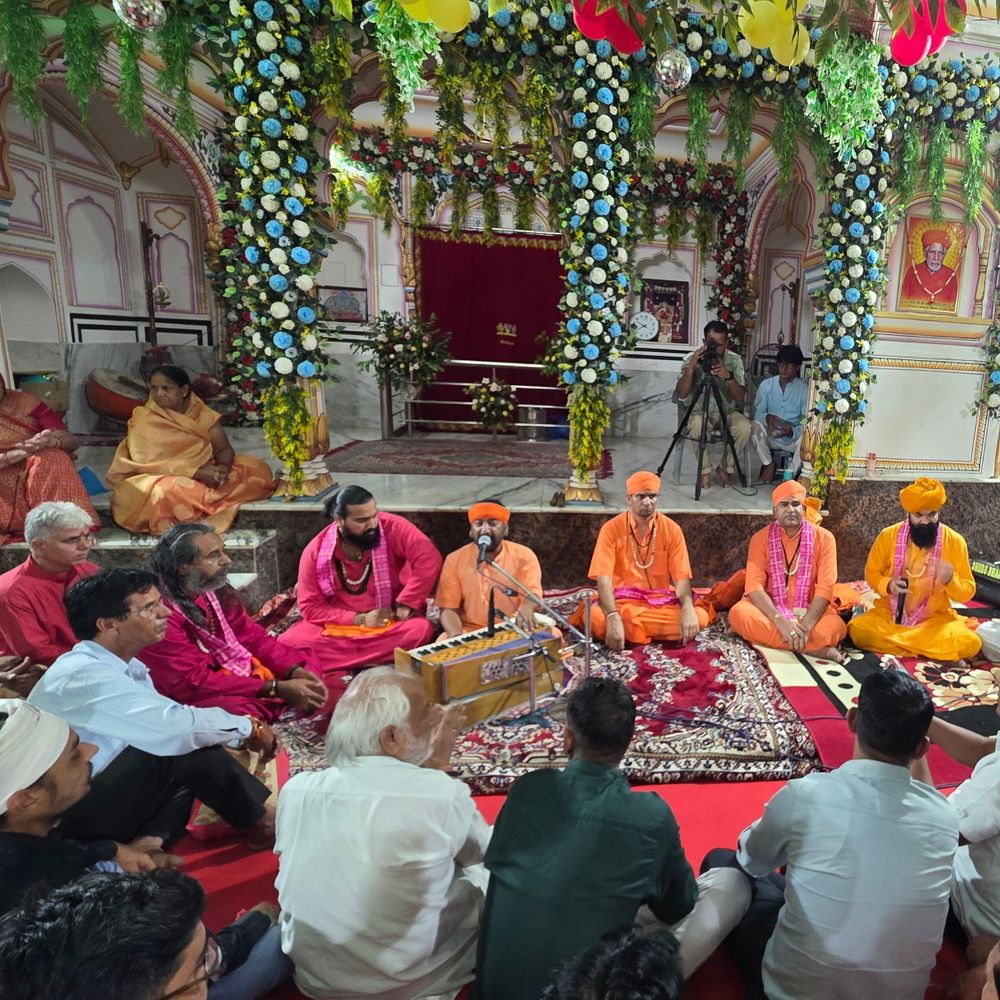 लक्ष्मणगढ़ में कृष्ण जन्माष्टमी हर्षोल्लास से मनाई गई:मंदिरों में सजी आकर्षक झांकियां, 'नंद के घर आनंद भयो' के जयकारे गूंजे