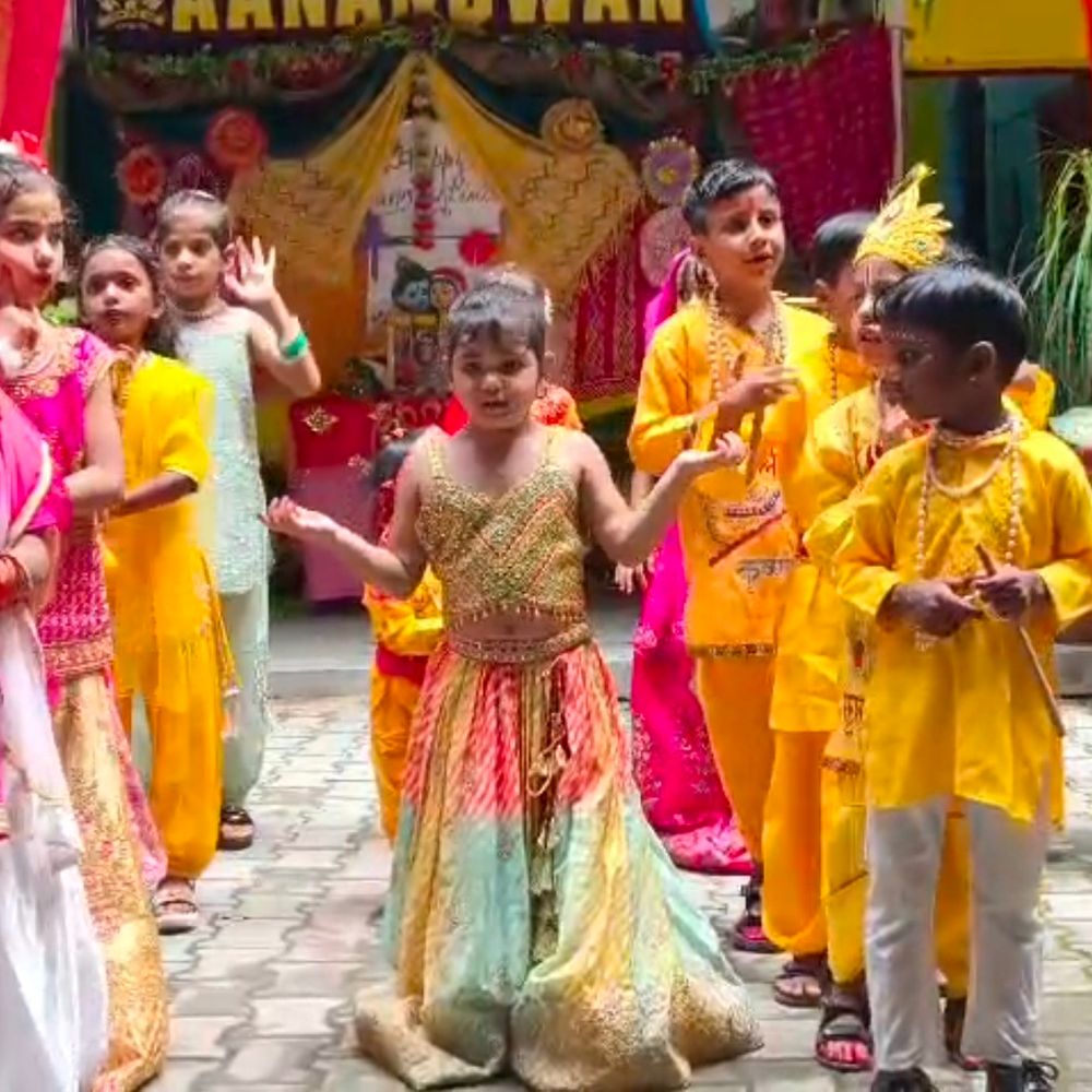 कॉलेज में जन्माष्टमी पर बच्चों ने पेश की प्रस्तुतियां:प्रतापगढ़ में ब्ल्यू हाउस विजेता, मटकी फोड़ से सजा जन्माष्टमी समारोह
