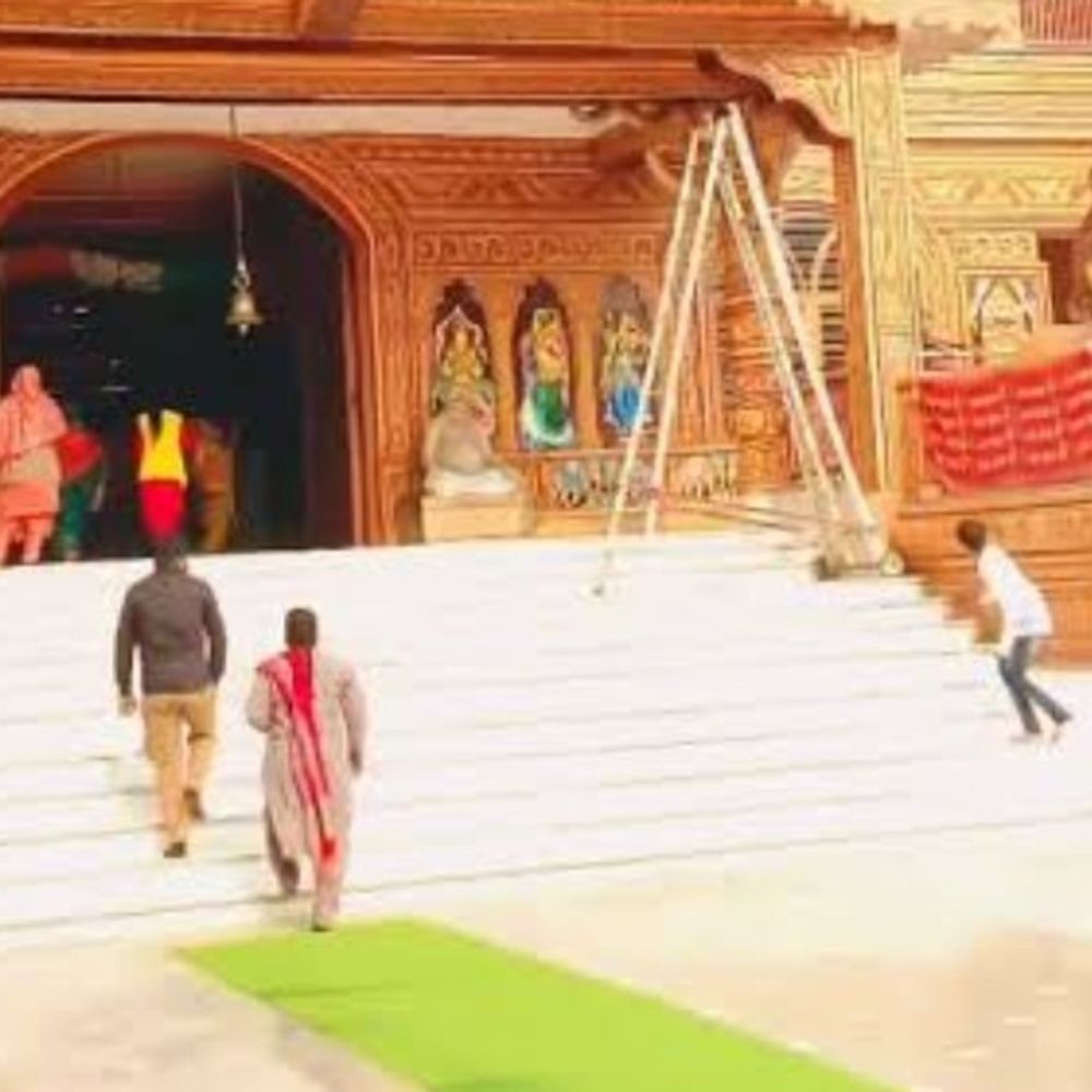 बुलंदशहर में श्रीकृष्ण जन्मोत्सव की धूम:मंदिरों में गूंजा शंखनाद, दिव्य शृंगार से सजे लल्ला, घर-घर बजेगी बधाई