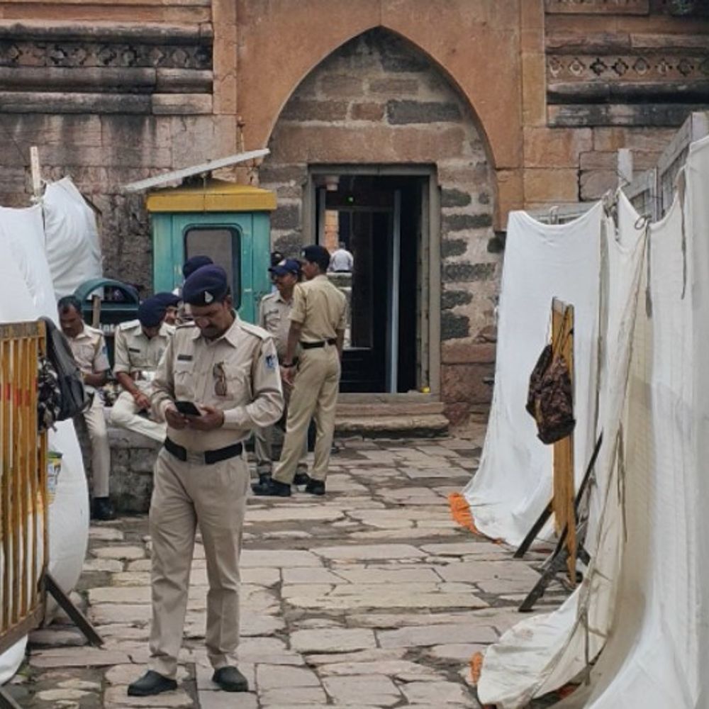 भोजशाला के पास 200 से ज्यादा लोगों ने पढ़ी नमाज:तीन लेयर सुरक्षा में शांतिपूर्ण रहा आयोजन, जन्माष्टमी को लेकर पुलिस बल तैनात