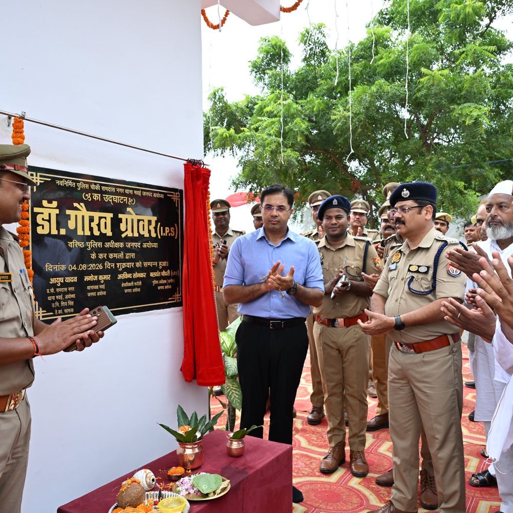 SSP ने रामदास नगर चौकी का लोकार्पण किया:मवई थाने का निरीक्षण कर 32 गांव के प्रहरियों को सामान बांटे