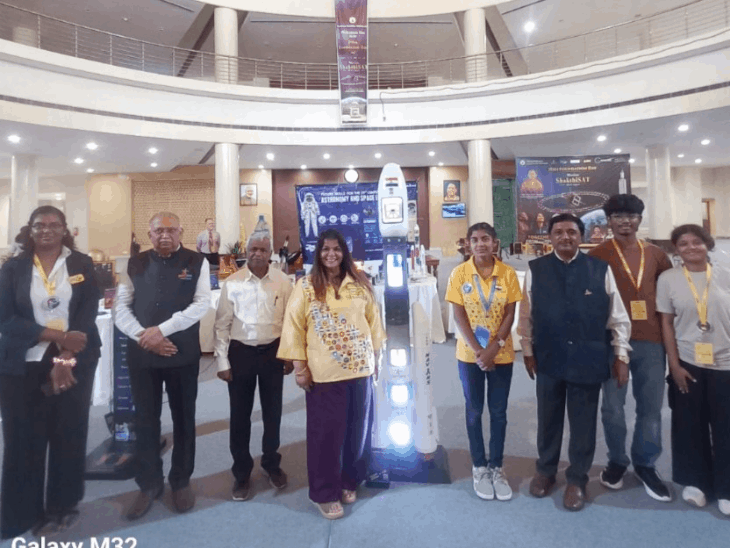 महासमुंद के छात्रों ने दिल्ली में बिखेरी छत्तीसगढ़ की संस्कृति:राष्ट्रपति से मिली रागनी, चंद्रयान मिशन और नवाचार में भी हासिल किए अनुभव