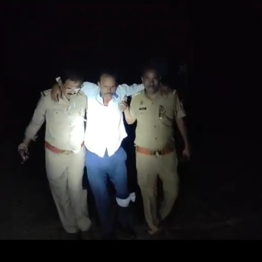 लखीमपुर खीरी में लूटकांड का मुख्य आरोपी मुठभेड़ में घायल:पैर में लगी गोली, 4 साथी भी गिरफ्तार; तमंचा, कारतूस और लूटा सामान बरामद