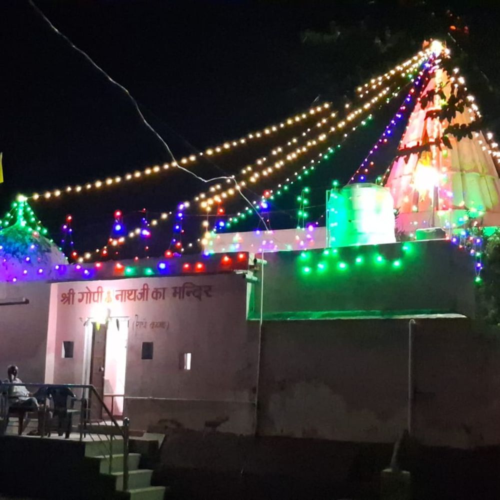 जसरापुर के मंदिरों में कृष्ण जन्माष्टमी पर सजावट:श्रद्धालुओं ने दर्शन और पूजा-पाठ किया; लगे जयकारे