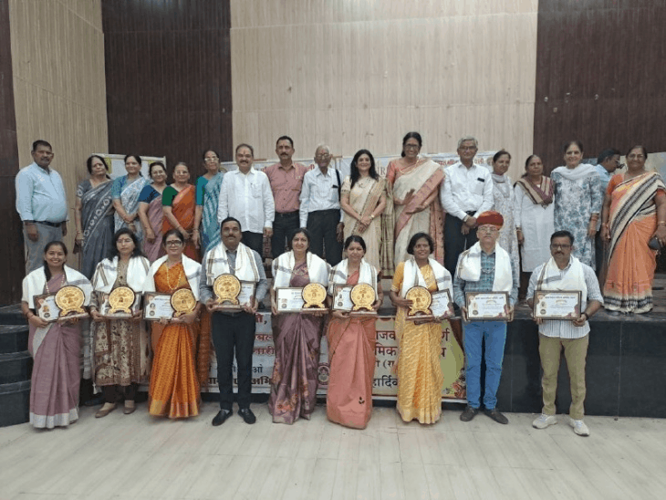पाली में शिक्षक दिवस पर 13 टीचर सम्मानित:अतिथि बोले- टीचर मेहनत, परिश्रम और कर्तव्यनिष्ठा को अपने आचरण में उतारे