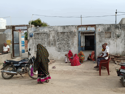 सोमेसर के निम्बाड़ा में बुजुर्ग महिला की नथ खींची:घर में सो रही थी, चिल्लाने की आवाज सुनकर पहुंचे परिजन