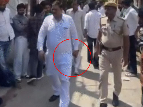 हथियारों के साथ जनसंपर्क करने वालों के खिलाफ मामला दर्ज:श्रीगंगानगर में निर्दलीय प्रत्याशी के वार्ड में प्रचार करने पहुंचे थे