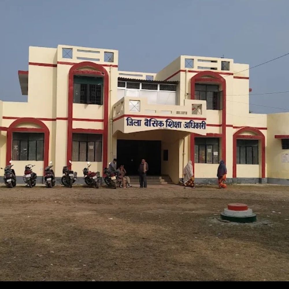 टीईटी अनिवार्यता के विरोध में काली पट्टी बांधकर पढ़ाएंगे शिक्षक:सिद्धार्थनगर में शिक्षक संघ बोला- 5 साल से ज्यादा सेवा वाले शिक्षकों को परीक्षा से मिले छूट