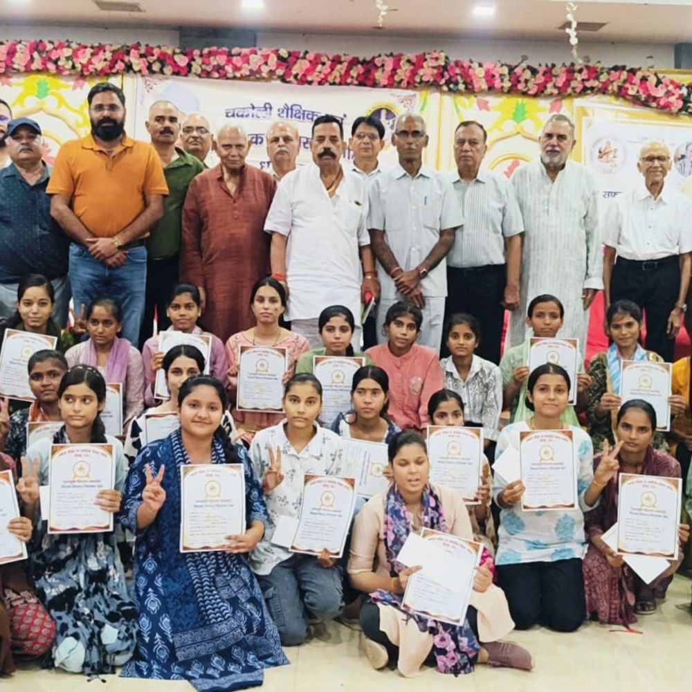 धौलपुर में 36 होनहार स्टूडेंट्स को मिली छात्रवृति:शिक्षा, समाजसेवा और खेल के लिए बेहतर काम करने वालों का हुआ सम्मान