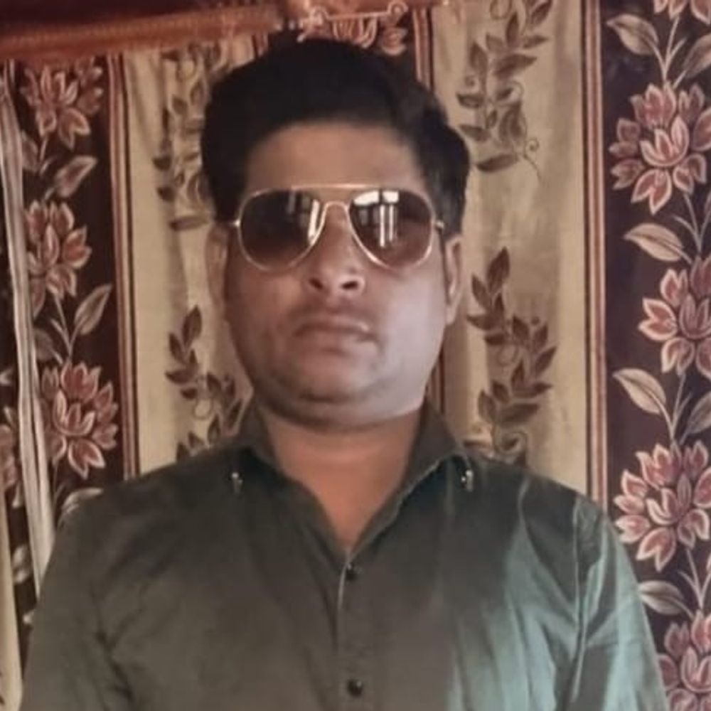 जन्माष्टमी का सामान लेकर घर लौट रहे युवक की मौत:औरैया में बिजली के खंभे से टकराई बाइक, करनाल में मुर्गी फार्म पर करते थे काम