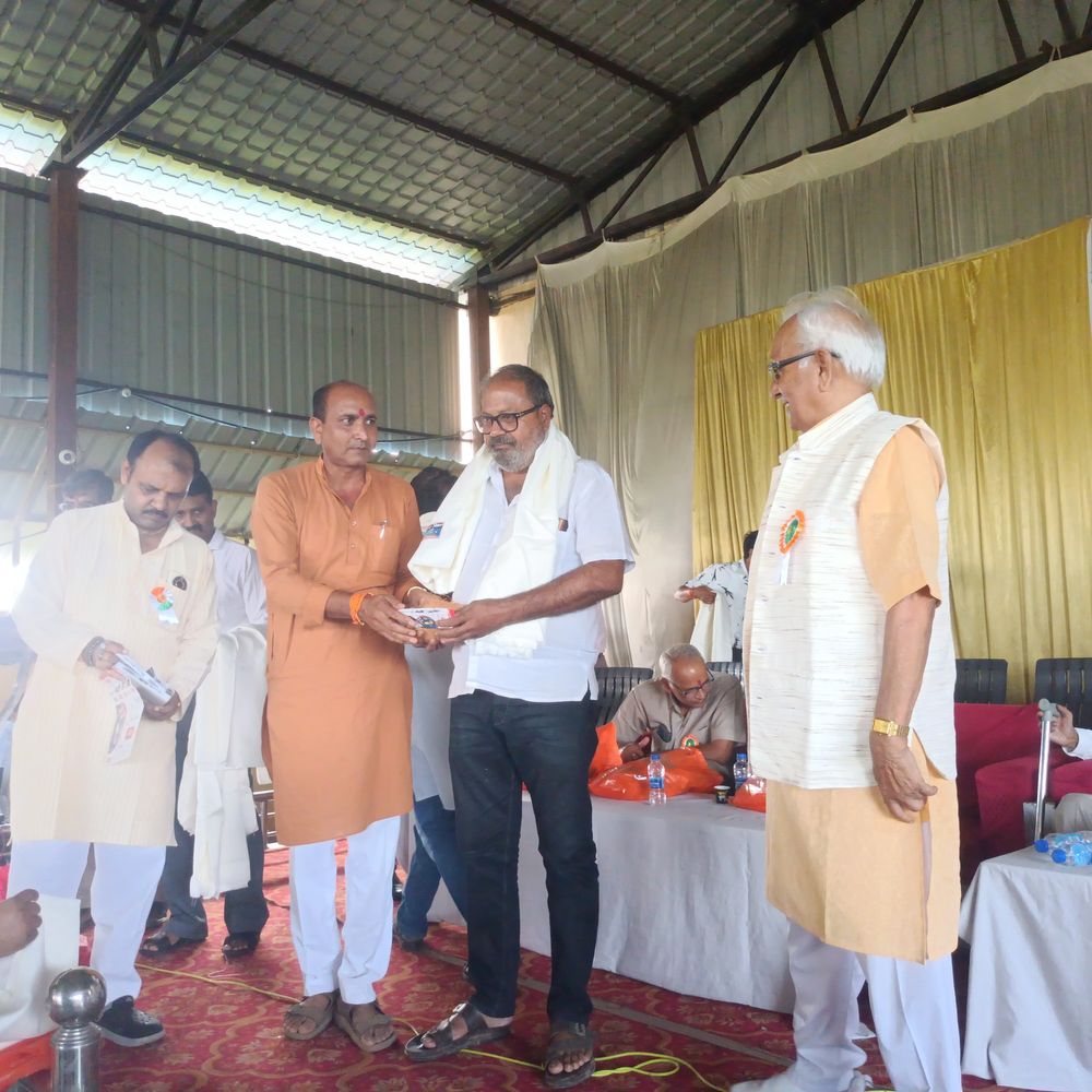 मऊगंज में एलुमनी मीट में शिक्षकों को किया सम्मानित:वक्ता बोले- सक्रिय टीचर कभी नहीं मरता, उसकी शिक्षा और यादें समाज को दिशा देती