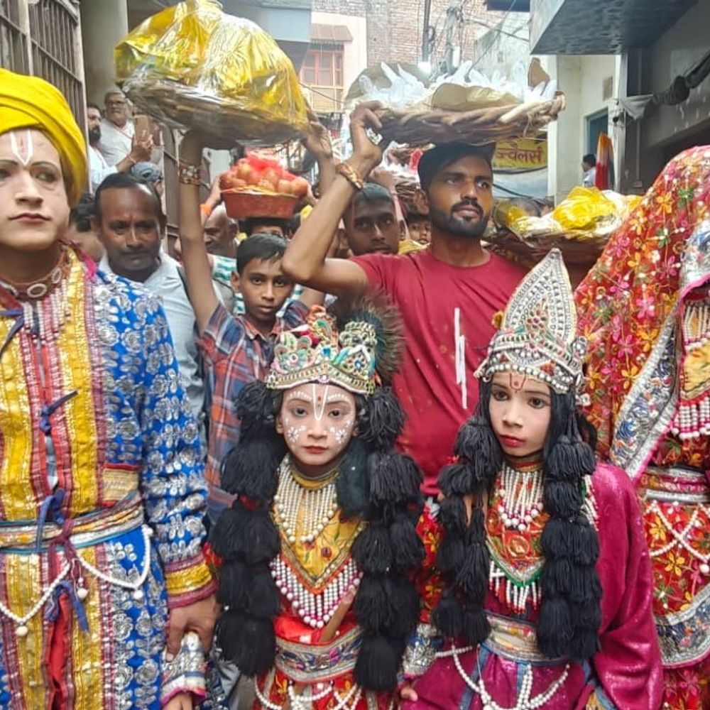 गोकुल में धूमधाम से मना नंदोत्सव,बांटी गई लाला की छीछी:शोभायात्रा निकाली गई, 'नंद घर आनंद भयो' के जयघोष गूंजे