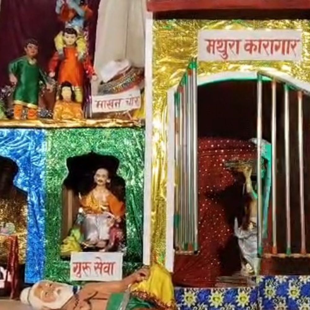 आधी रात को गूंजा जय कन्हैया लाल की:भदोही में पुलिस लाइन, जिला बार एसो., जेल और हरिहरनाथ मंदिर में सजी झांकियां