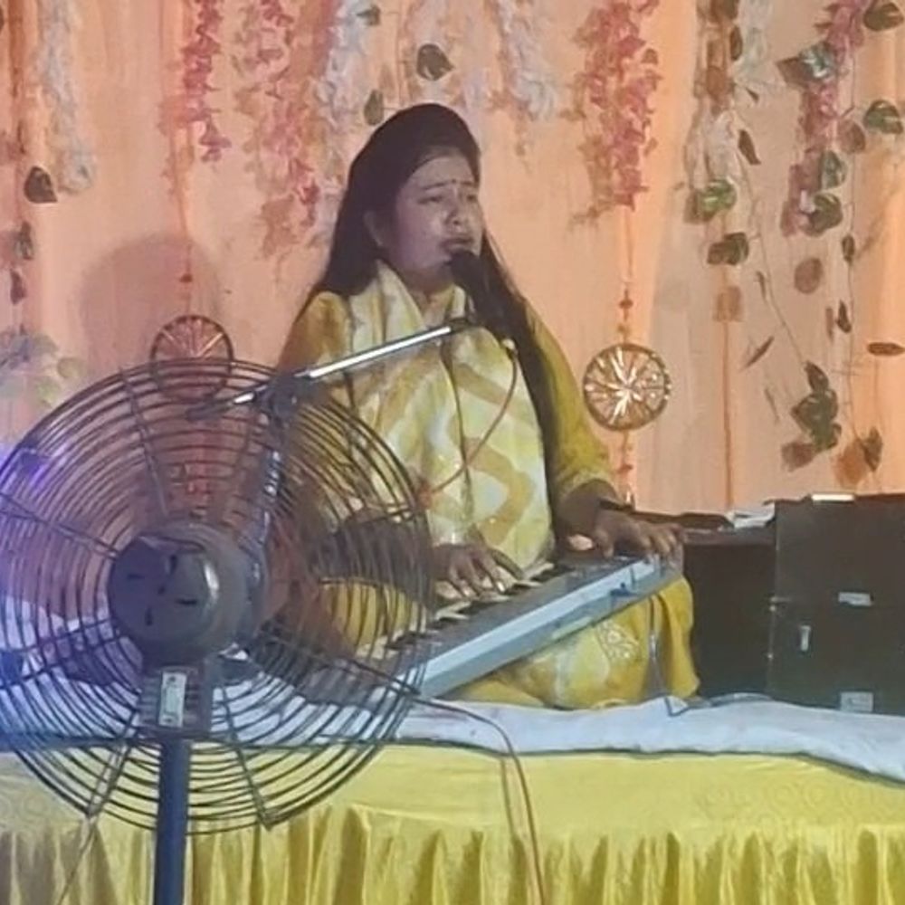 इटावा में भजन संध्या आयोजित:श्रीकृष्ण जन्माष्टमी पर भजनों पर झूमे श्रद्धालु, कथा गायिका निशा शास्त्री ने प्रस्तुति दी