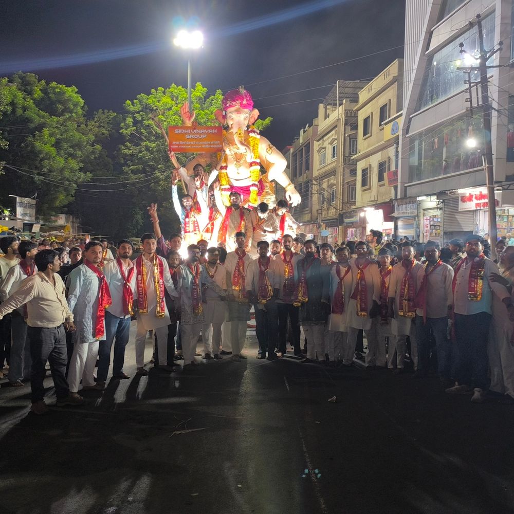 सलूंबर में गुजरात से पहुंची गणेश प्रतिमा:शोभायात्रा से हुई गणपति महोत्सव की शुरुआत, दही हांडी प्रतियोगिता भी हुई