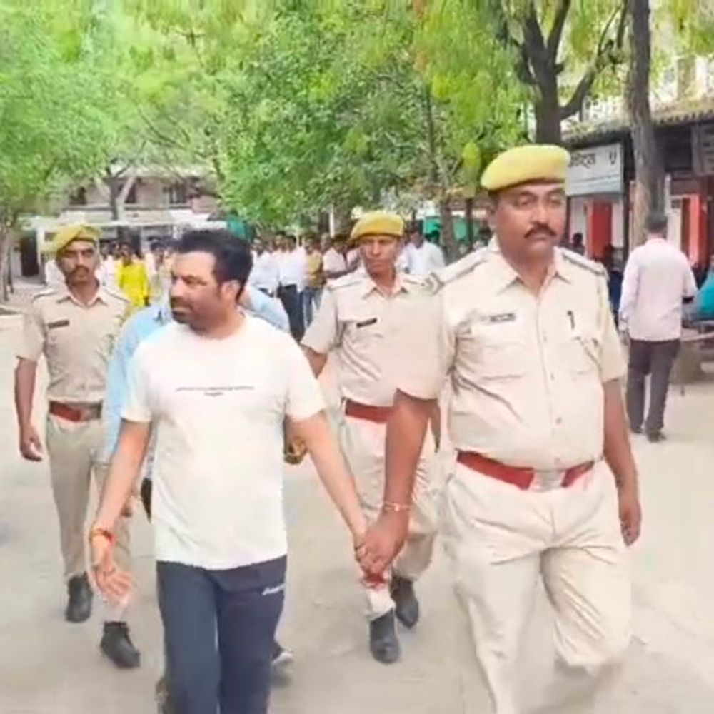 नगर परिषद में फर्जी पट्टे बनाने वाला गिरोह पकड़ा:पूर्व संविदाकर्मी मास्टरमाइंड निकला, 3 आरोपी गिरफ्तार; लाखों की ठगी का खुलासा