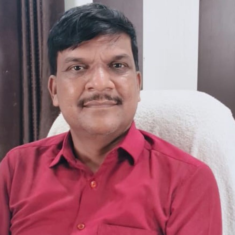 लखीमपुर में प्रधानाध्यापक प्रमोद कुमार को मिलेगा राज्य स्तरीय पुरस्कार:बेहतर नामांकन और प्रतियोगी परीक्षाओं की तैयारी ने दिलाई पहचान