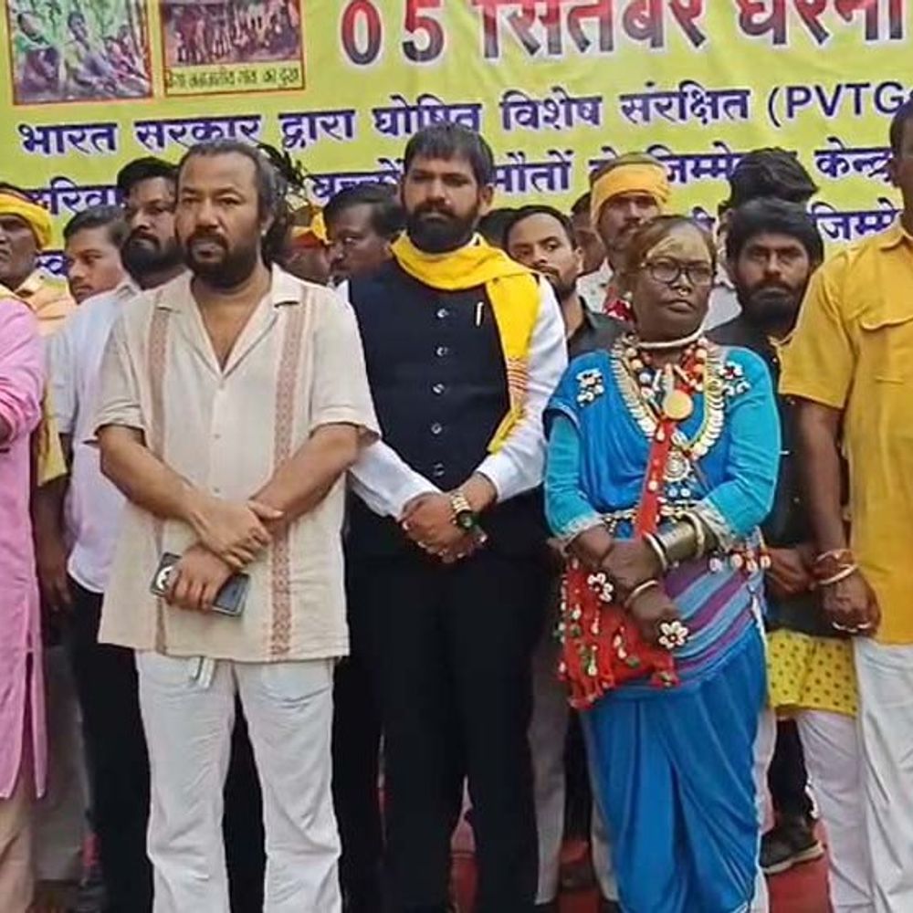 आदिवासी बच्चों की मौत के विरोध में प्रदर्शन:1 करोड़ मुआवजे की मांग; मामला हाईकोर्ट, CJP तक पहुंचा