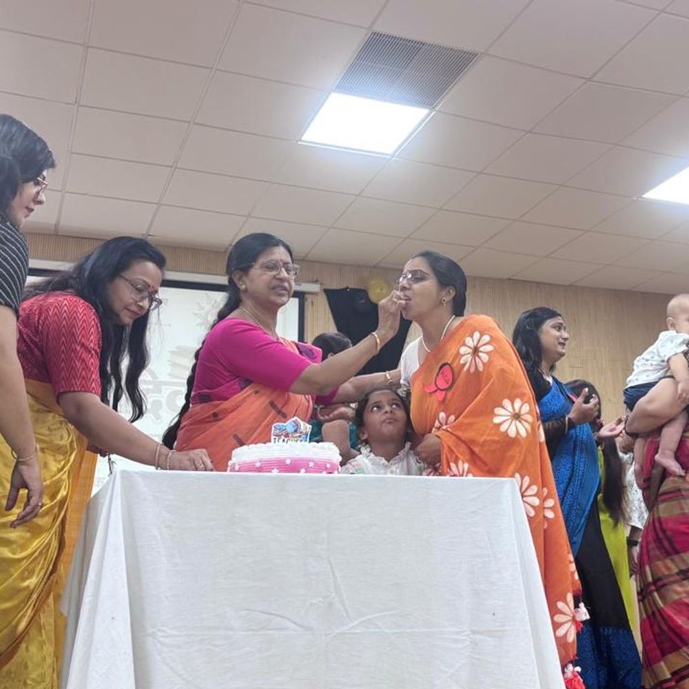 'शिक्षक सिर्फ पढ़ाते नहीं, व्यक्तित्व भी गढ़ते हैं':अयोध्या में टीचर्स डे पर शिक्षण संस्थानों में हुए आयोजन, वक्ताओं ने विचार रखे