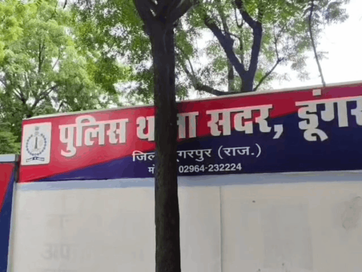 डूंगरपुर में NH-48 पर 60 लाख की शराब पकड़ी:मोतली मोड़ के पास 2 लोडिंग टेम्पो से 335 कार्टन बरामद, 3 आरोपी गिरफ्तार