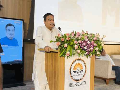 गडकरी बोले- मीडिया सेक्टर में विश्वसनीयता का संकट:ये सबसे बड़ी समस्या; लोकतंत्र के लिए न्यायपालिका और मीडिया का निष्पक्ष होना जरूरी