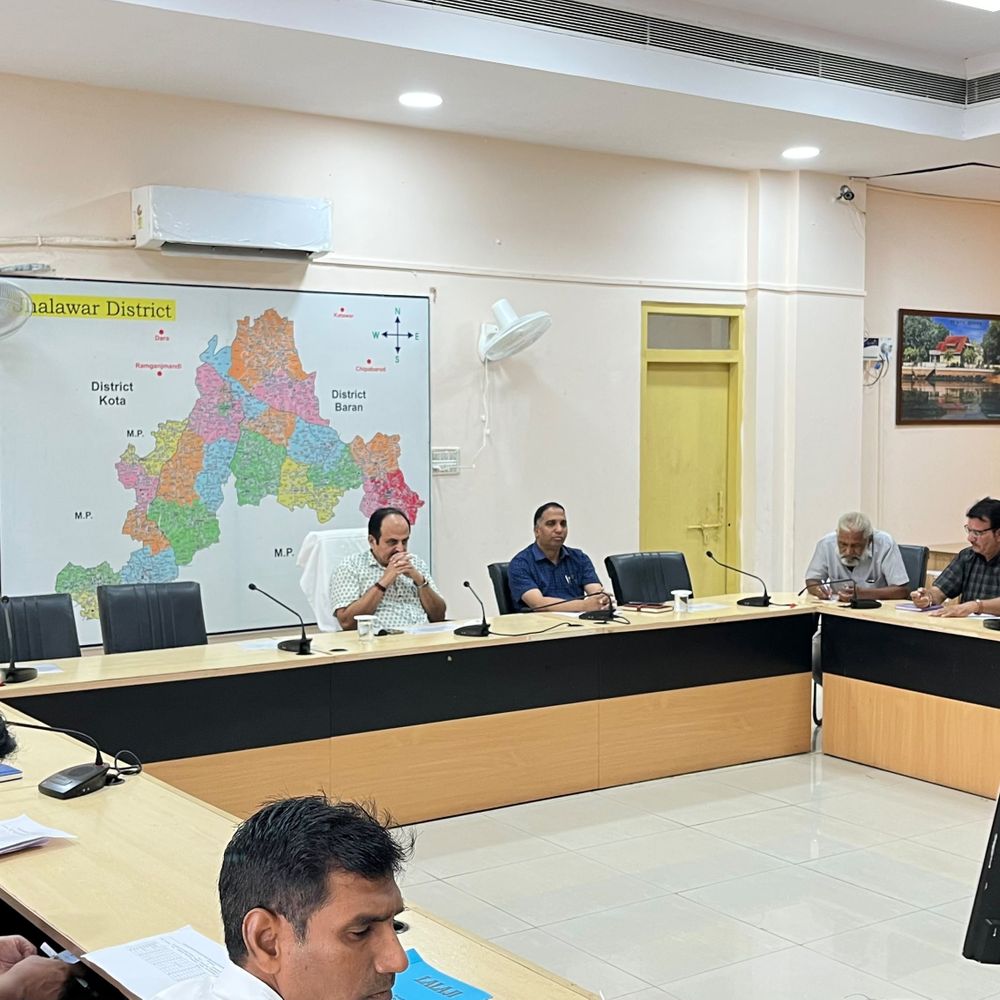 झालावाड़ में निकाय चुनाव की तैयारियां अंतिम चरण में:8 निकायों में 249 बूथों पर होगा मतदान, ईवीएम का दूसरा रैंडमाइजेशन पूरा