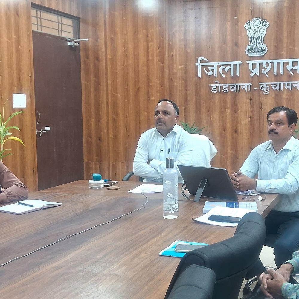 निकाय चुनाव को लेकर एरिया और जोनल मजिस्ट्रेट को प्रशिक्षण:जिम्मे​दारियों को निभाने, शांतिपूर्ण मतदान कराने और ईवीएम से जुड़ी दी जानकारी