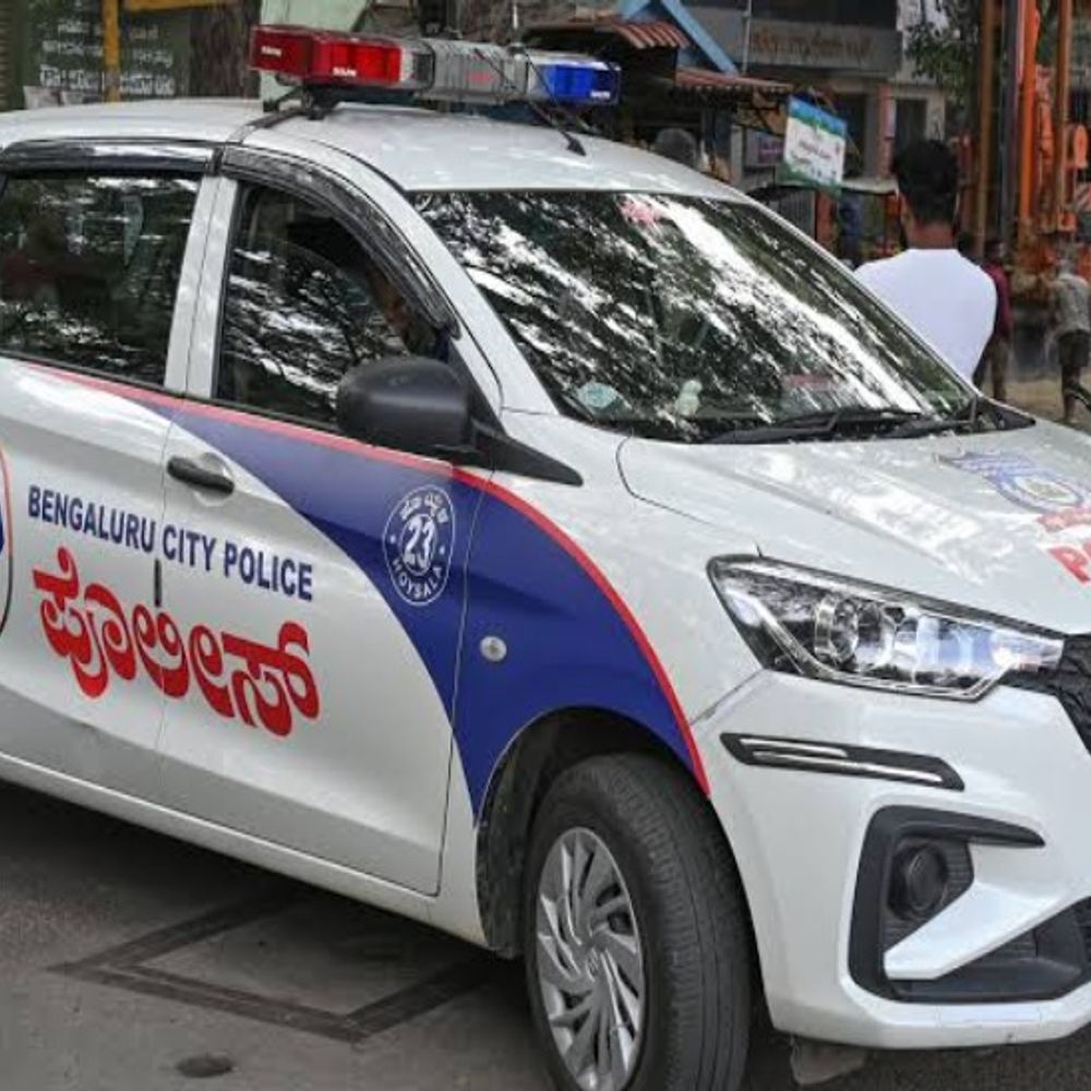 बेंगलुरु में लोन चुकाने को लेकर महिला का अपहरण, मारपीट:घर बुलाकर बंधक बनाया, कपड़े उतरवाकर वीडियो बनाने का आरोप; दो महिलाएं सहित 3 गिरफ्तार