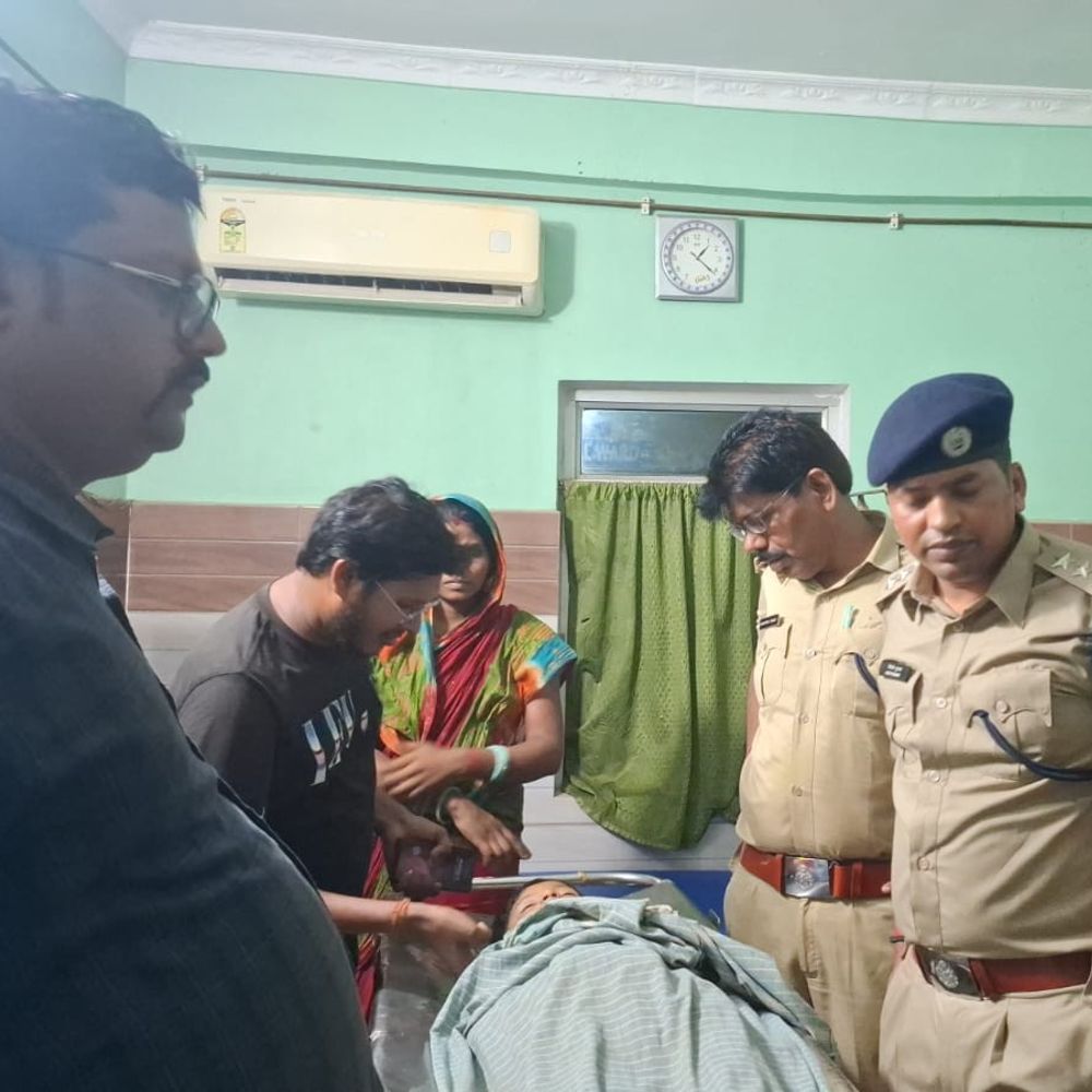 हॉस्टल की छत पर मिला फर्स्ट-क्लास के छात्र का शव:सुपौल में गले में गमछा-बेल्ट का फंदा; परिजन बोले-' स्कूल प्रबंधन की भूमिका की जांच हो '