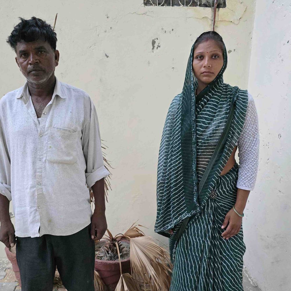 991 ग्राम अवैध अफीम के साथ दो तस्कर गिरफ्तार:पुलिस ने गश्त के दौरान चित्तौड़गढ़ और भीलवाड़ा के आरोपियों को दबोचा