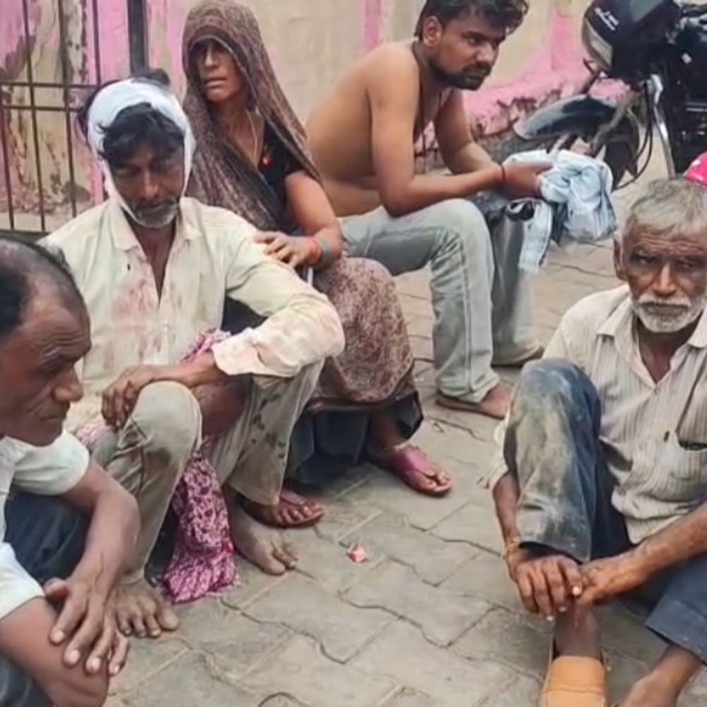 एटा में मामूली विवाद पर घर में घुसकर मारपीट:एक की हालत गंभीर, पुलिस ने मेडिकल कराया; आगरा में चल रहा इलाज