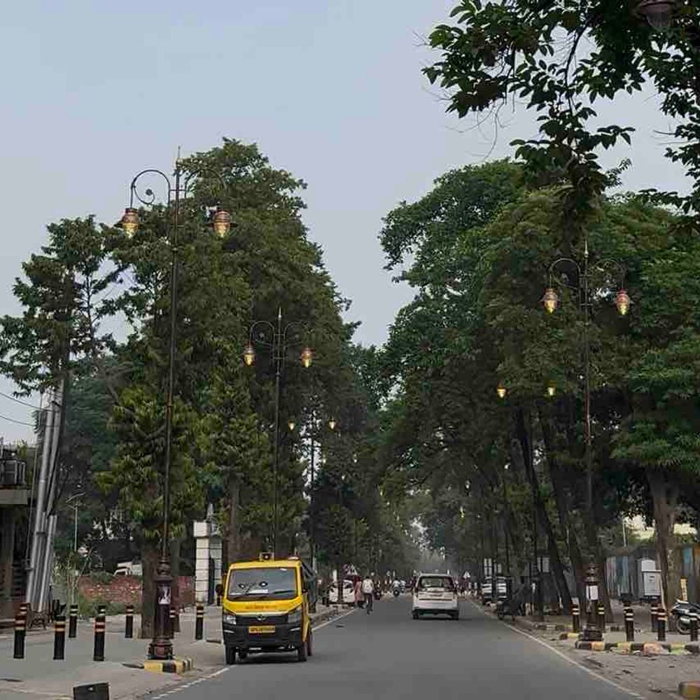 गोरखपुर में कहीं बादल, कहीं धूप:उमस ने बढ़ाई लोगों की परेशानी, 33 डिग्री तक पहुंचेगा तापमान