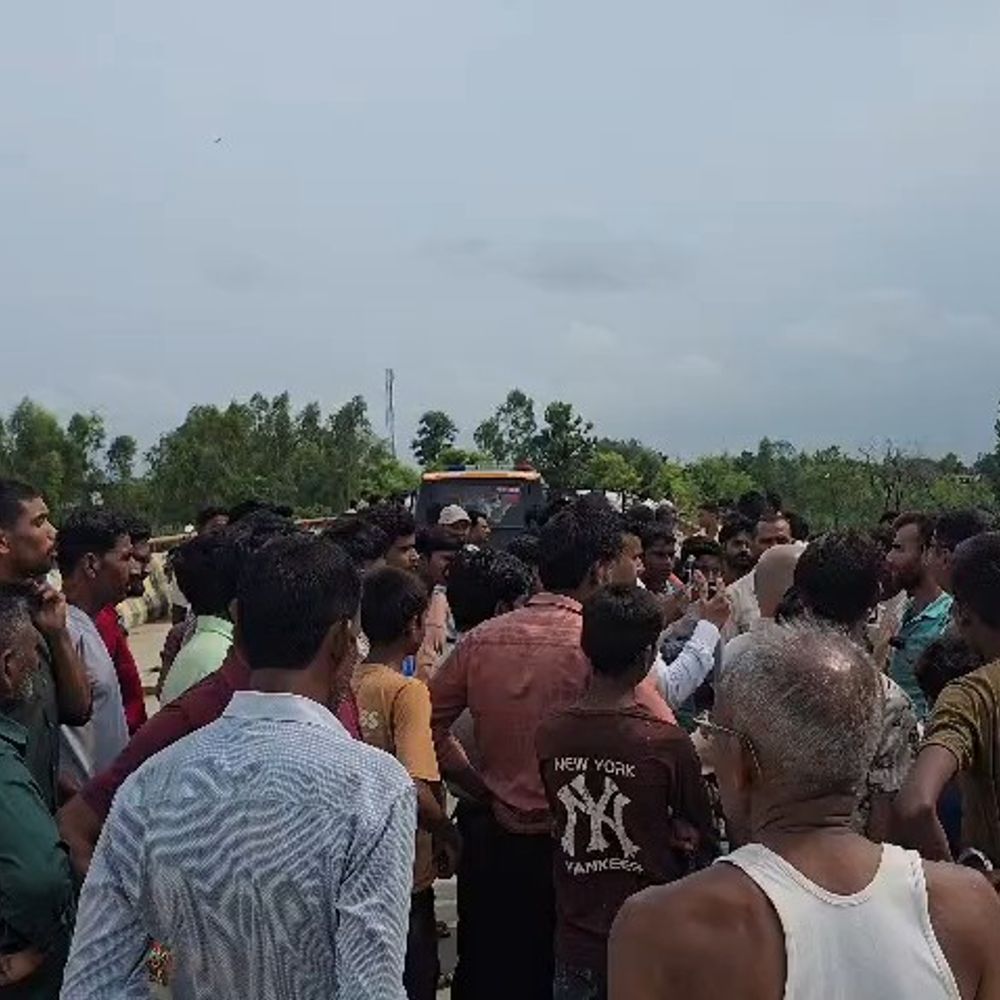 पीलीभीत में बुजुर्ग ने देवहा नदी में लगाई छलांग:पुल पर मिली लाठी-चप्पल; गोताखोरों से तलाश जारी, नहीं मिला सुराग