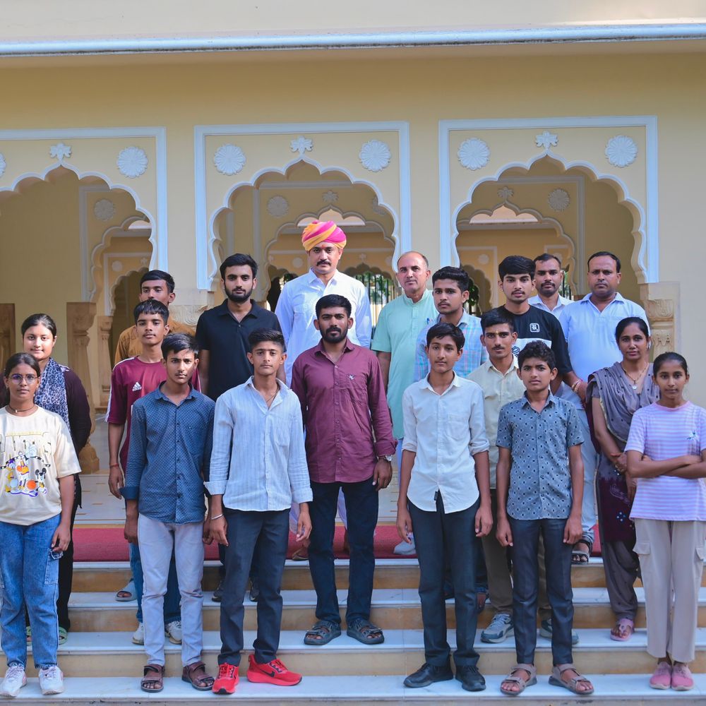एथलेटिक्स विजेता खिलाड़ियों ने जसोल धाम में किए दर्शन:हरिशचंद्र सिंह जसोल ने शुभकामनाएं दीं, खेलों को बताया व्यक्तित्व निखारने का तरीका