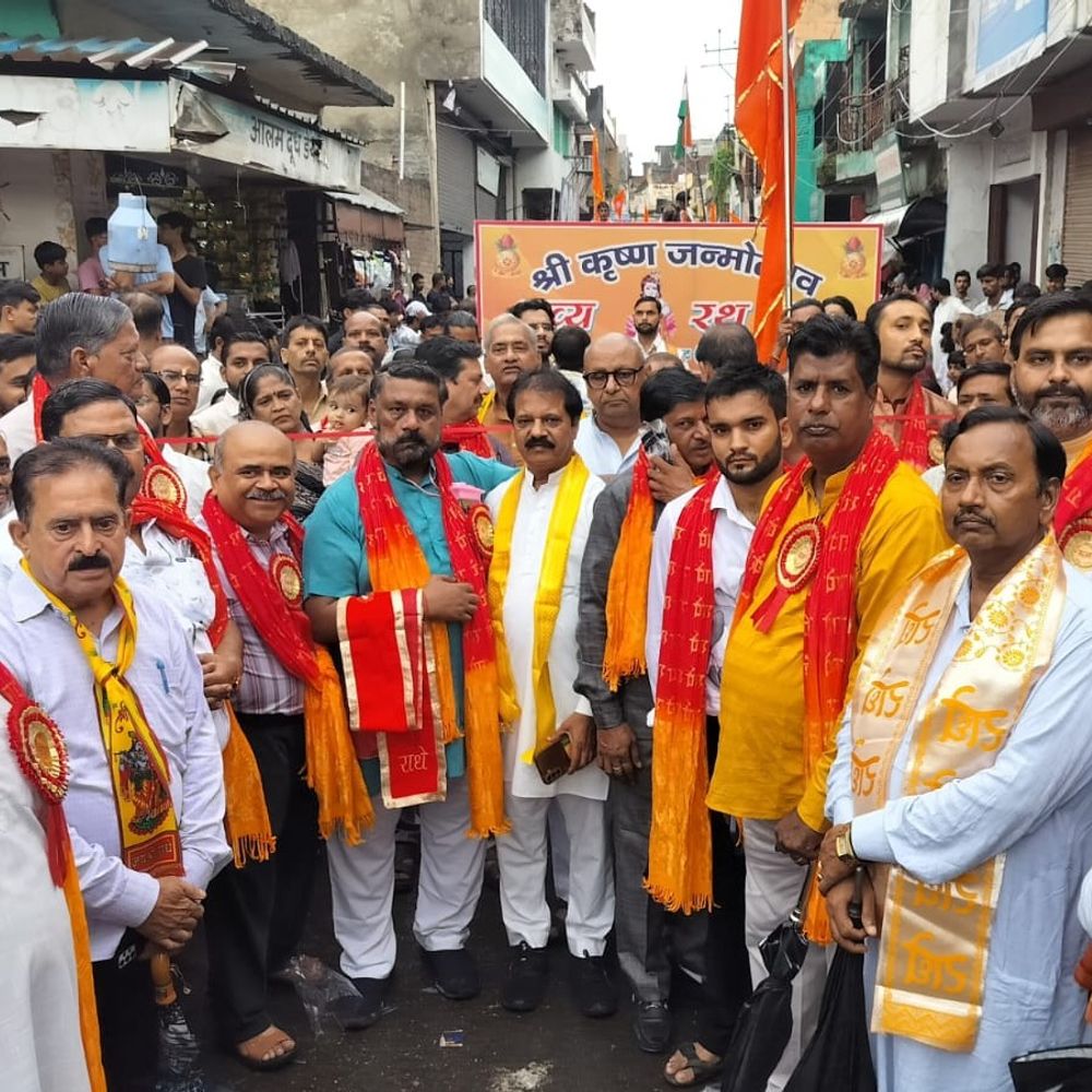 रामपुर में निकली श्रीकृष्ण शोभायात्रा:विधायक ने फीता काटकर किया शुभारंभ, धार्मिक झांकियां बनीं मुख्य आकर्षण