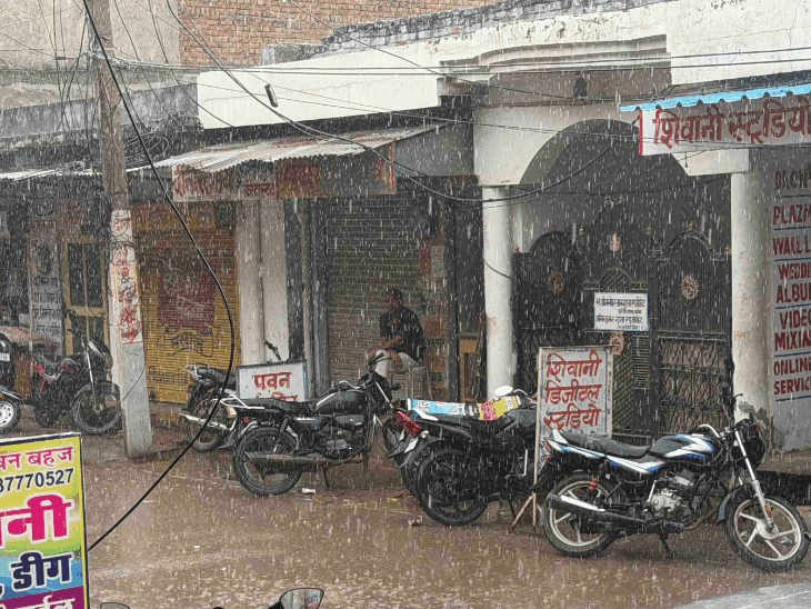 डीग में बदला मौसम, बारिश से मिली राहत:खेतों में पानी भरने से ज्वार-बाजरे की फसल खराब होने का डर