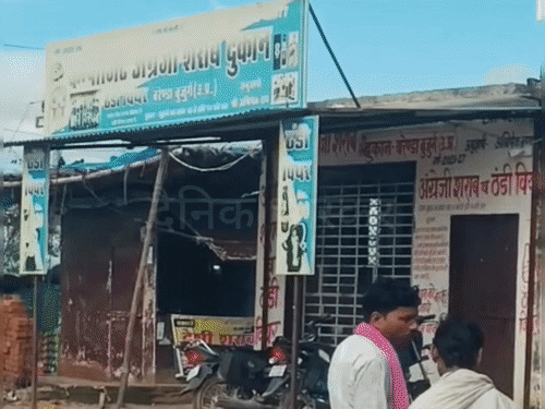 हरपालपुर में अवैध बिक्री, महिला से कच्ची शराब जब्त:दावा- यूपी बॉर्डर से हो रही तस्करी; पुलिस ने केस दर्ज कर जांच शुरू की