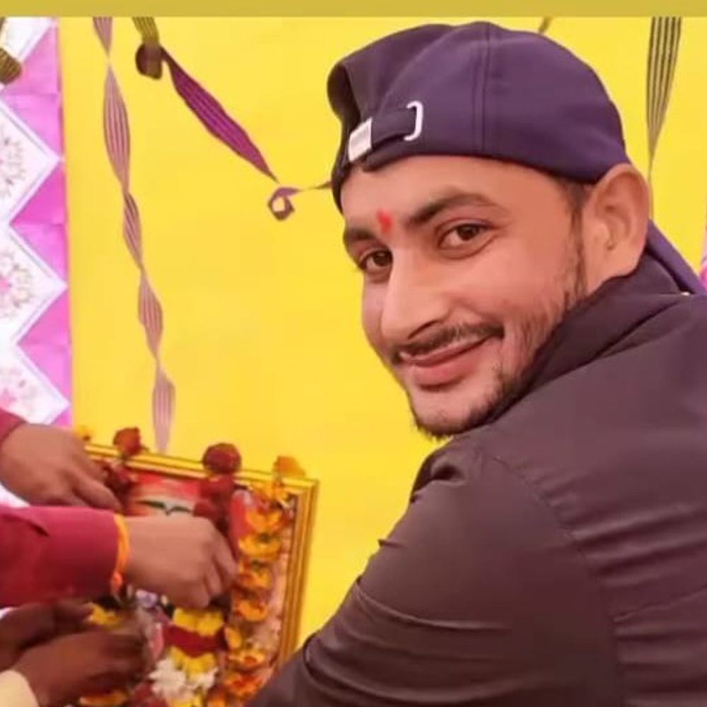 एटा में युवक का शव संदिग्ध हालत में मिला:गश्त करने गई पुलिस टीम ने देखा, जांच शुरू