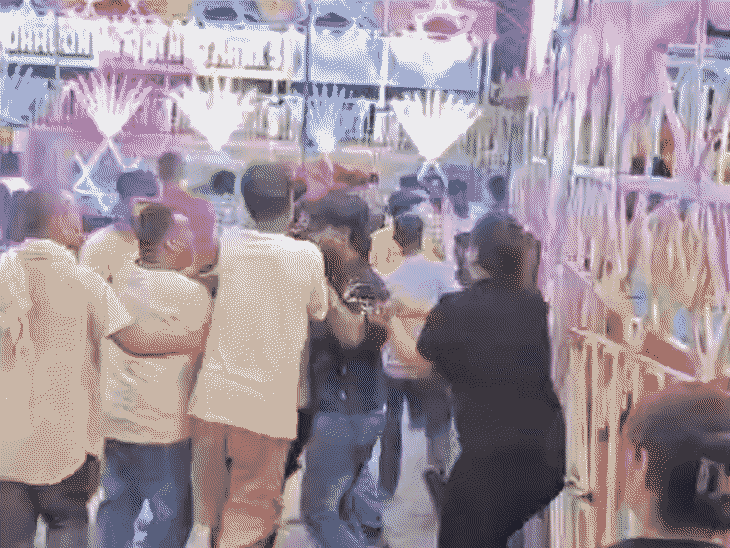 डिजनीलैंड मेले में पिज्जा वाले की चाकू गोदकर हत्या:गोरखपुर में 200 मीटर दूरी पर थाना, पुलिस रहती तो बच जाती जान, VIDEO