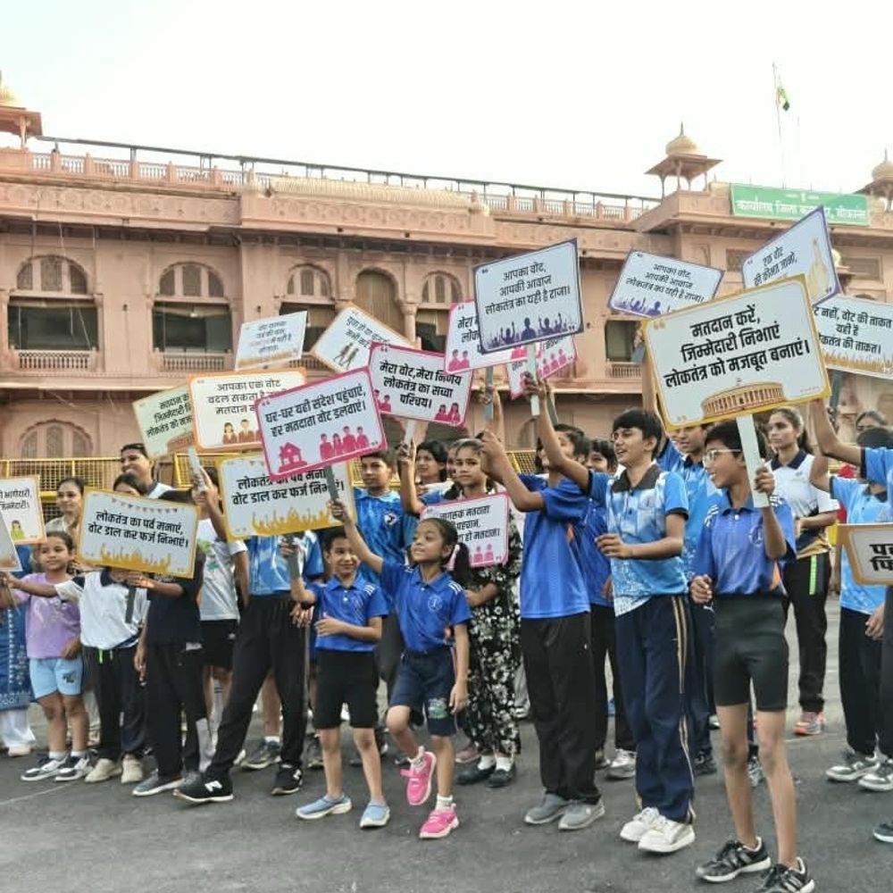 बुजुर्ग-दिव्यांगों को बूथ तक जाकर ही वोट देना होगा:लोकसभा चुनाव जैसी घर पर वोटिंग सुविधा नहीं, चुनावी पर्ची भी दावेदारों को बांटनी होगी