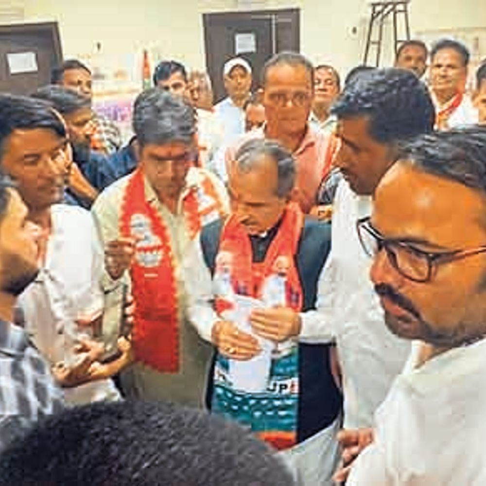 टिकट कटने से नाराज कार्यकर्ताओं का प्रदेशाध्यक्ष के सामने फूटा गुस्सा