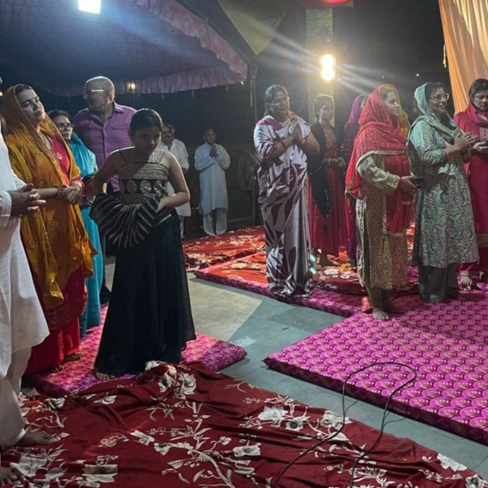 गोमती ग्रीन में श्रीकृष्ण जन्मोत्सव:भजनों पर झूमे लोग, बच्चों ने राधा कृष्ण बनकर बढ़ाया भक्तिभाव और उत्साह