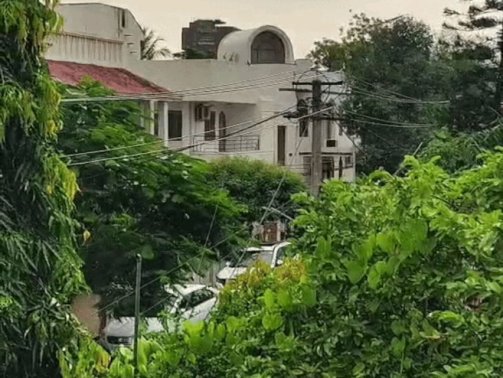 उदयपुर में बादलों की गर्जना के साथ हल्की बारिश:गर्मी से राहत, सुबह से दोपहर तक तेज धूप-उमस का दौर रहा, यलो अलर्ट जारी